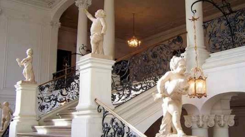 5 Treppenhaus Residenz2